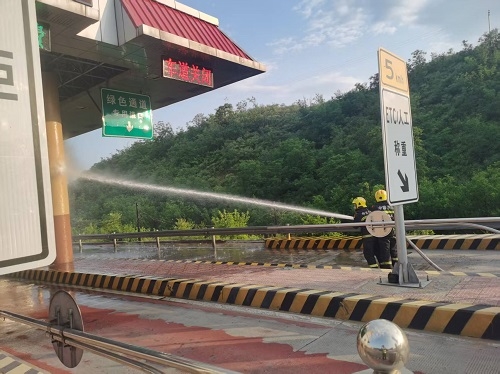 消防灭蜂.jpg